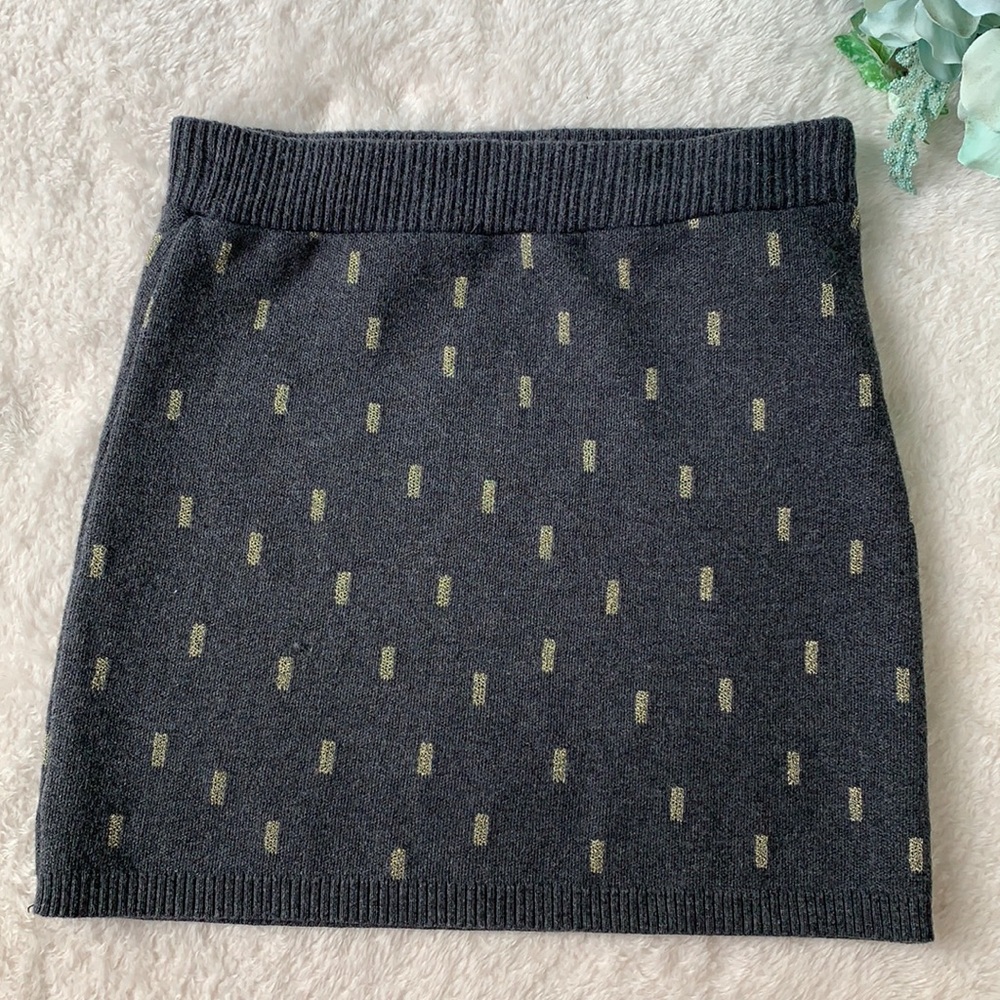 H&M Gray Sweater Skirt 4-6 yrs. Gold Design EUC